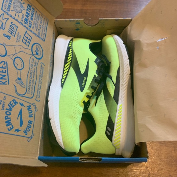 Men’s Brooks running shoes - Picture 6 of 7